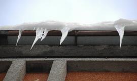 Klaipėdos senamiestis. Sniegas ir varvekliai