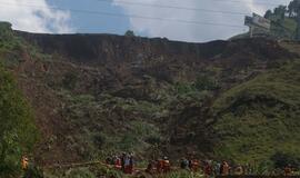 Gelbėtojai Kolumbijoje po nuošliauža rado 30 žmonių kūnus