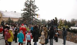 Kretingalėje papuošta kalėdinė eglė