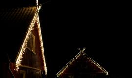 Neringos sodybas apraizgė šventinės girliandos