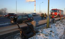 Ant Mokyklos gatvės viaduko susidūrė du automobiliai