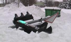 Automobilis Klaipėdoje nuvertė šviesoforą