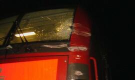 Pervažoje netoli Priekulės traukinys taranavo autobusą