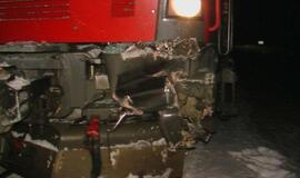 Pervažoje netoli Priekulės traukinys taranavo autobusą