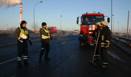 Ant Mokyklos gatvės viaduko susidūrė du automobiliai