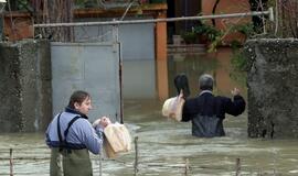 Albaniją skalauja smarkūs potvyniai