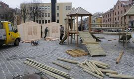 Klaipėdos Teatro aikštėje statomi nameliai Kalėdų prekybai