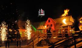 Klaipėdoje įžiebta miesto kalėdinė eglė