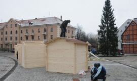 Klaipėdos Teatro aikštėje statomi nameliai Kalėdų prekybai