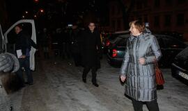 Kovai su sniegu klaipėdiečiams dalinami kastuvai