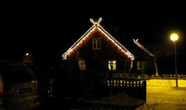 Neringos sodybas apraizgė šventinės girliandos