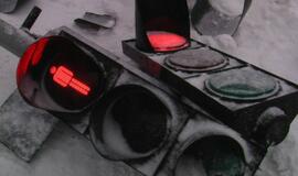 Automobilis Klaipėdoje nuvertė šviesoforą