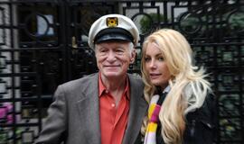 "Playboy" įkūrėjas Hugh Hefneris pasipiršo 60 metų jaunesnei savo draugei