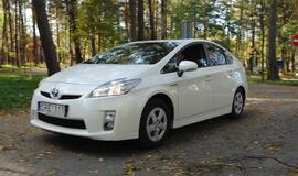 "Toyota Prius" - ir toliau populiariausias automobilis Japonijoje