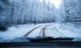 Vairuotojams: eismo sąlygos keliuose sudėtingos