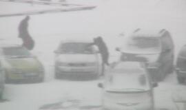 Vairuotojams: eismo sąlygos Lietuvoje sudėtingos