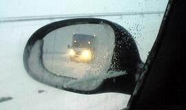 Vairuotojams: šalies keliai su provėžomis, slidūs