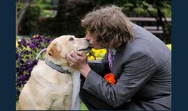 Vyras vedė savo geriausią draugę - labradorų veislės kalę