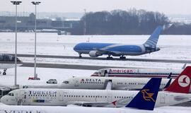 Žiema paralyžiavo oro transportą Europoje