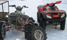 Cigaretes per ledą gabeno keturračiais