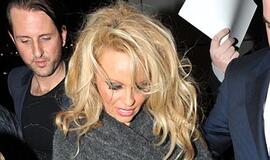 Didžiojoje Britanijoje užpulta Pamela Anderson