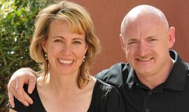 JAV: Arizonoje peršauta Kongreso narė Gabrielle Giffords, žuvo šeši žmonės