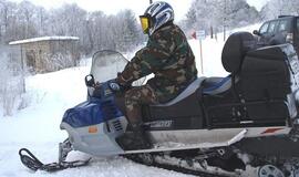 Pasieniečiai gydytoją pas ligonę nuvežė sniego rogėmis