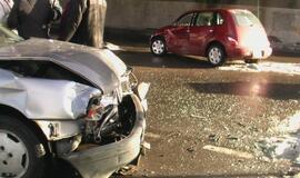 Prie viaduko - automobilių susidūrimas