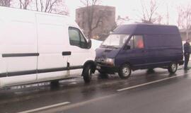 Apvirto keleivinis autobusas