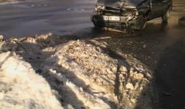 Prie viaduko - automobilių susidūrimas