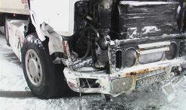 Vilkikas sumaitojo lengvąjį automobilį