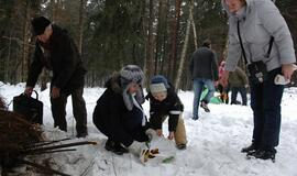 Klaipėdiečiai miško žvėreliams nešė maistą