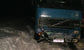 Naktį autostradoje į avariją pateko vilkikas