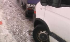 Apvirto keleivinis autobusas