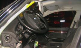 BMW rėžėsi į medį, po to į "Škodą"