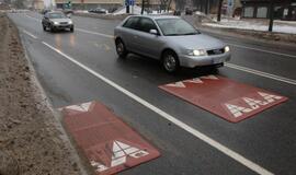 Sniego krūvos Klaipėdos gatvėse riboja eismą