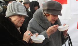 Švenčių stalo kaina - kaip per karą