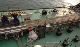 Uoste į laivo triumą įkrito darbininkas