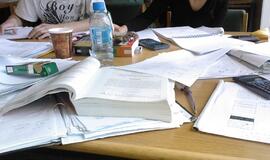 Abiturientai raginami nesivaikyti "mados" ir egzaminus rinktis atsakingai