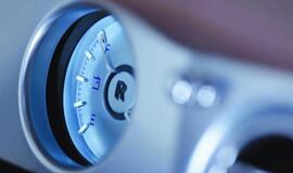 Konservatyvieji "Rolls-Royce" irgi kinkosi elektrą