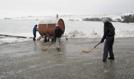Oras neatbaidė neringiškių nuo žiemos sporto šventės