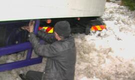 Klaipėdos rajone nuo kelio nuslydo vilkikas