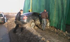 Liepų gatvėje į pastato sieną rėžėsi "Audi"