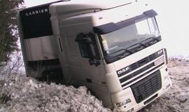 Klaipėdos rajone nuo kelio nuslydo vilkikas