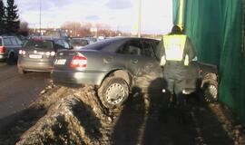 Liepų gatvėje į pastato sieną rėžėsi "Audi"