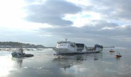 Sudegęs keltas "LISCO Gloria" parplukdytas į Klaipėdą