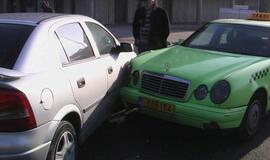 Automobilių susisdūrimas sankryžoje