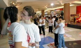 Valentino dieną Tailande - ilgiausio bučinio rekordas