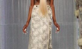 Mada Londone: kraujas, dujokaukės, genitalijos...