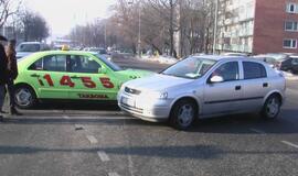 Automobilių susisdūrimas sankryžoje